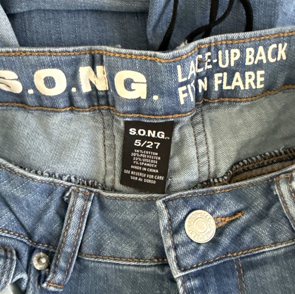 S.O.N.G. Lace Up Back Flare Jeans Size 5/27 - Picture 4 of 8